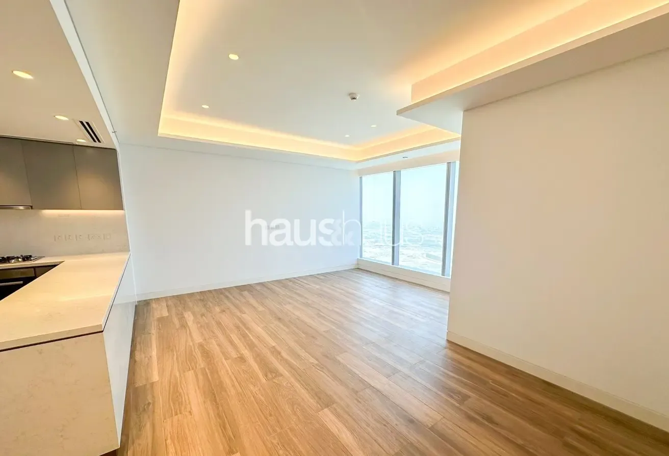 Unfurnished | High Floor | Luxury Living