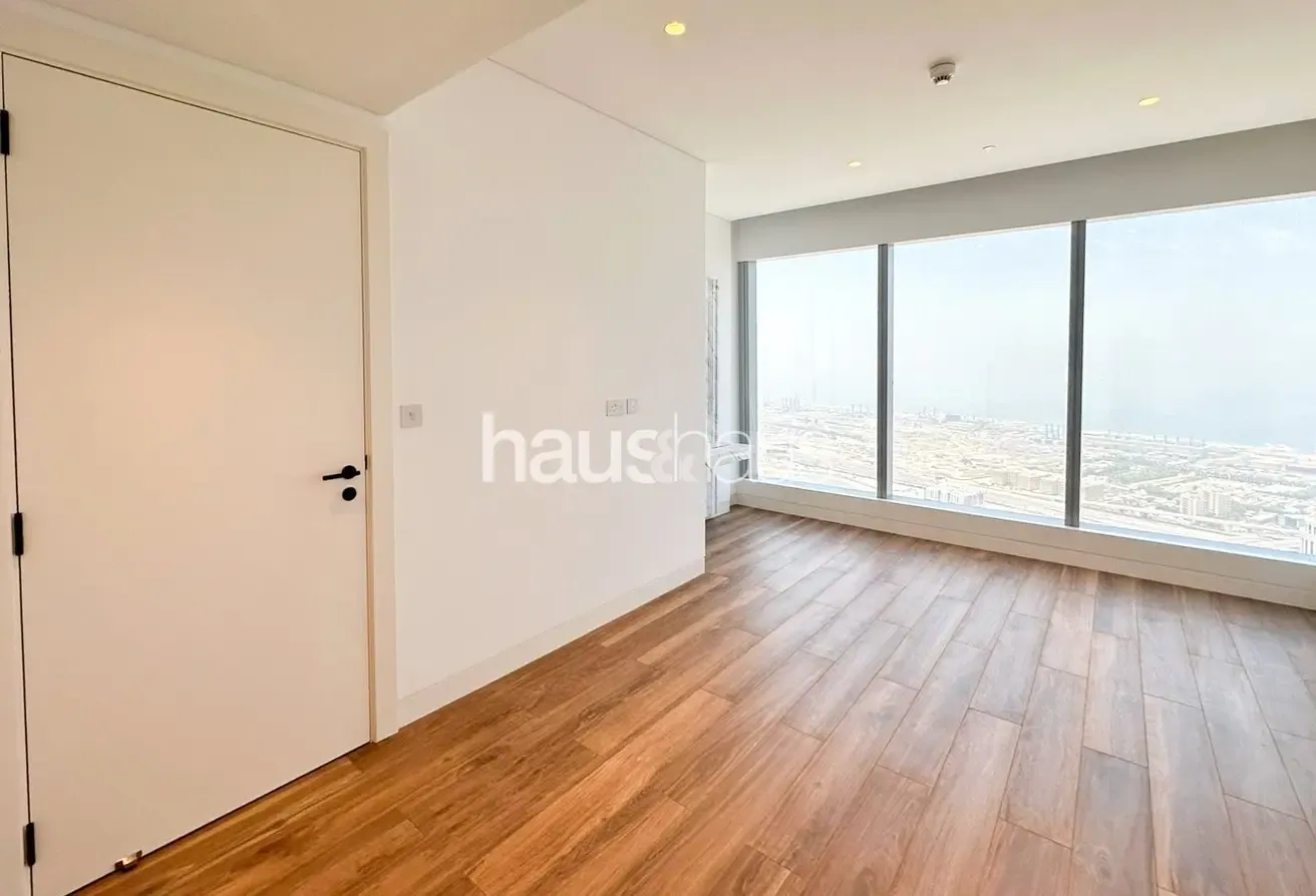 Unfurnished | High Floor | Luxury Living