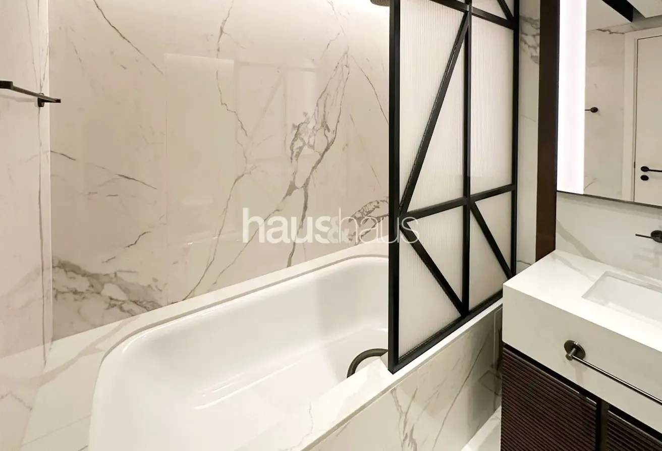 Unfurnished | High Floor | Luxury Living