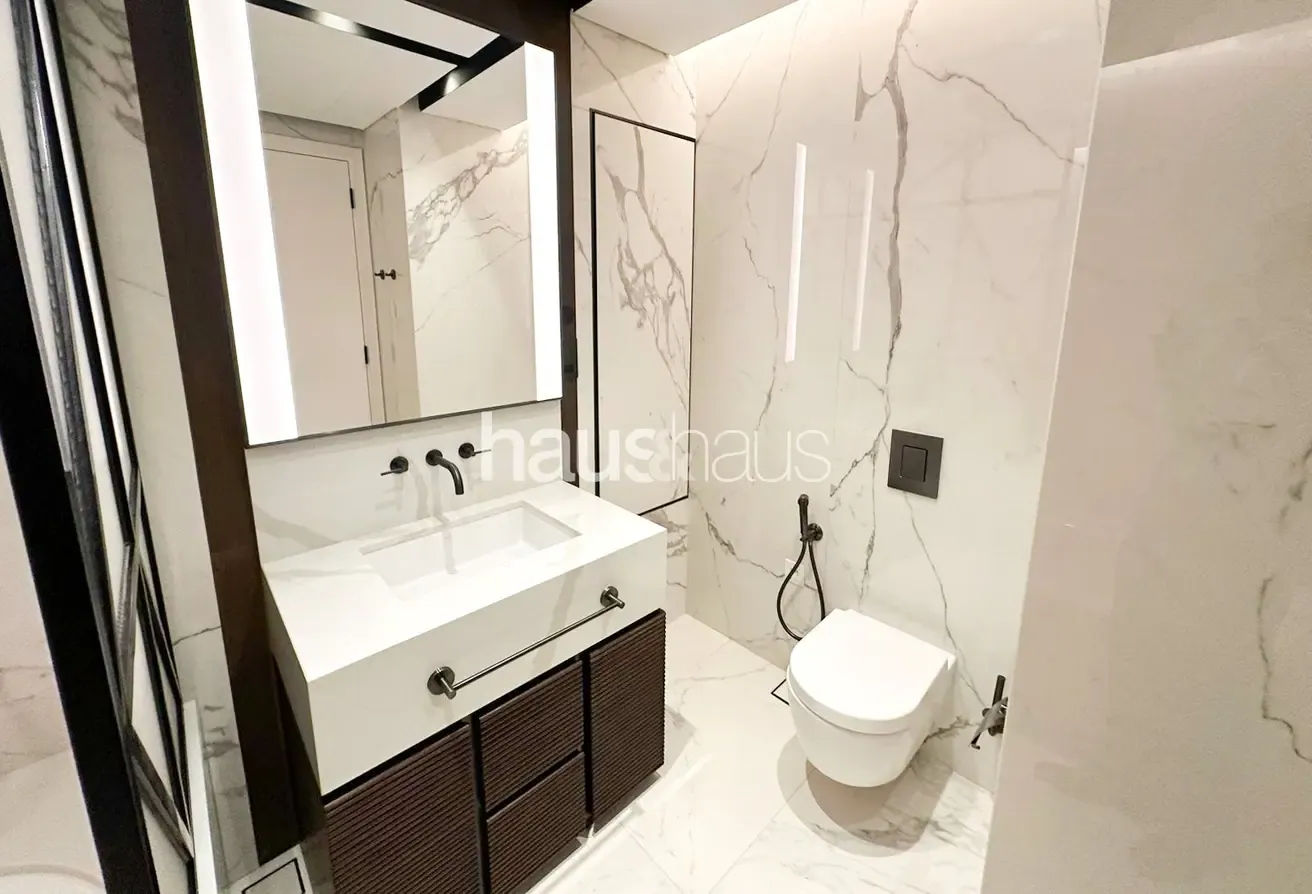 Unfurnished | High Floor | Luxury Living