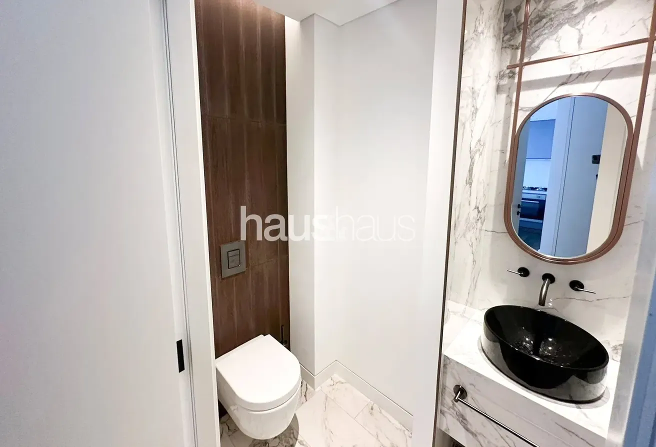Unfurnished | High Floor | Luxury Living