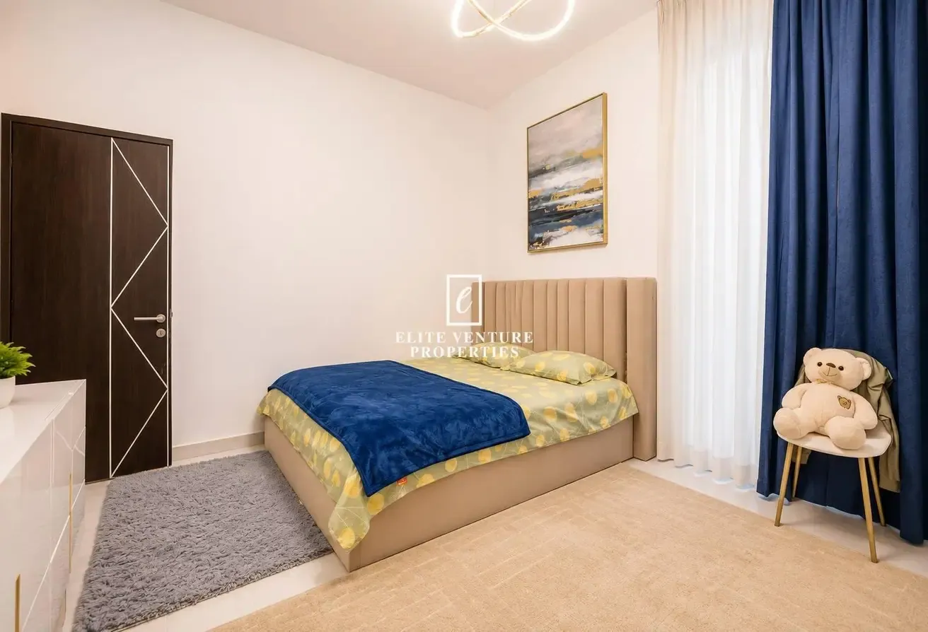 FULLY FURNISHED | LUXURIOUS LIVING+STUDY / MAID'S ROOM
