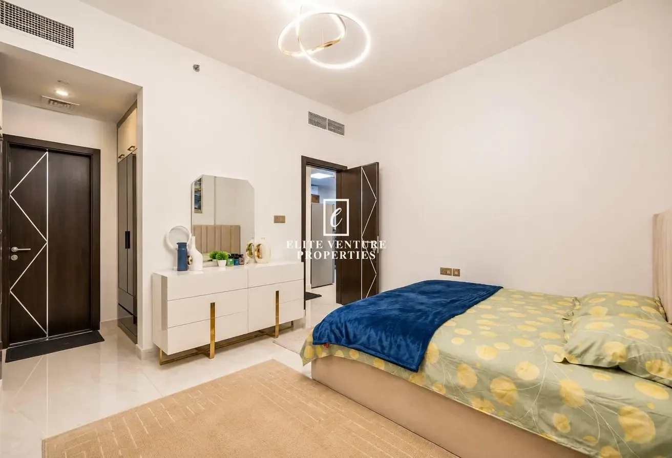 FULLY FURNISHED | LUXURIOUS LIVING+STUDY / MAID'S ROOM