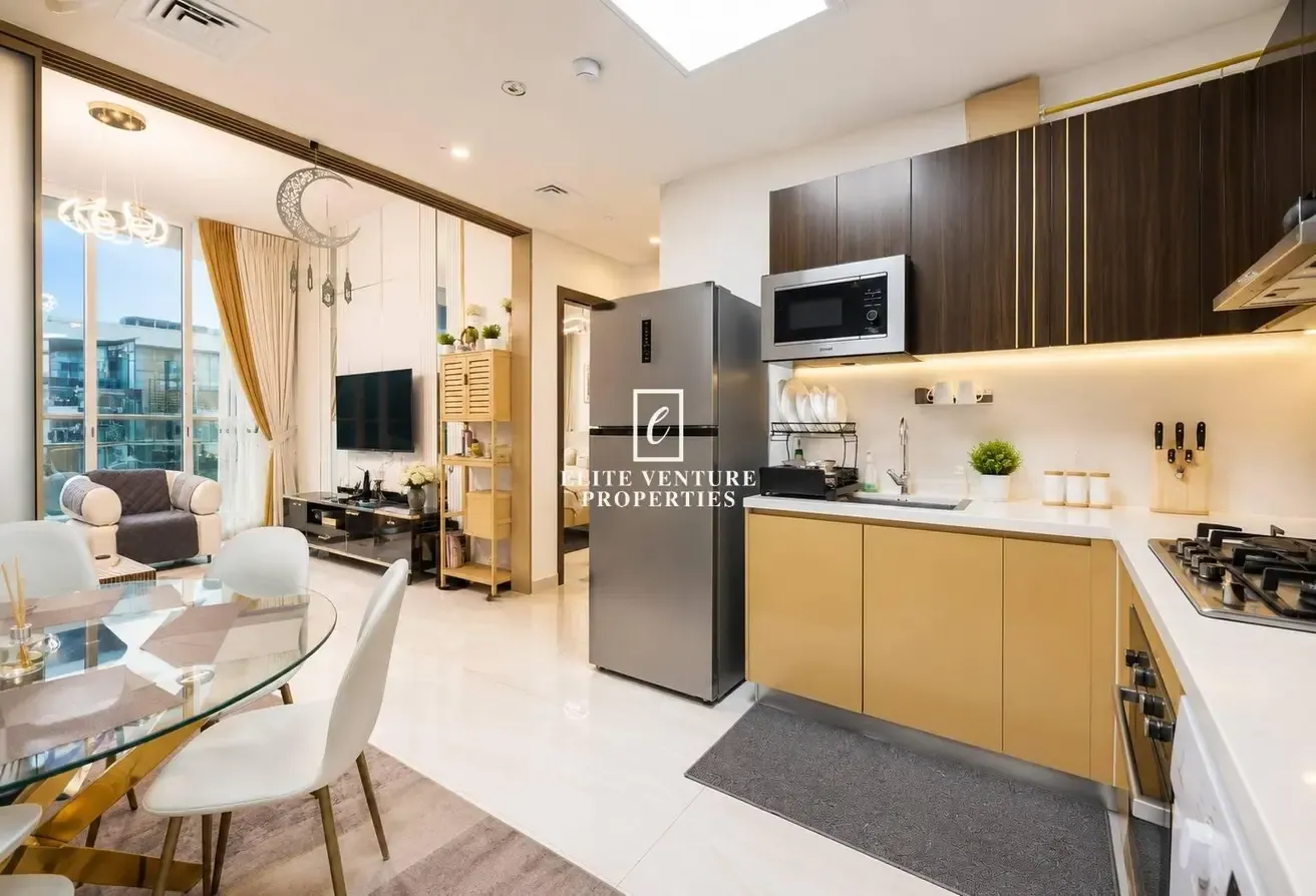 FULLY FURNISHED | LUXURIOUS LIVING+STUDY / MAID'S ROOM