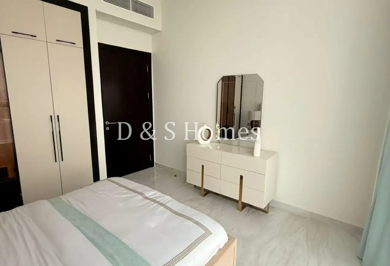 3BHK WITH POOL FULLY FURNISHED NEXT TO METRO