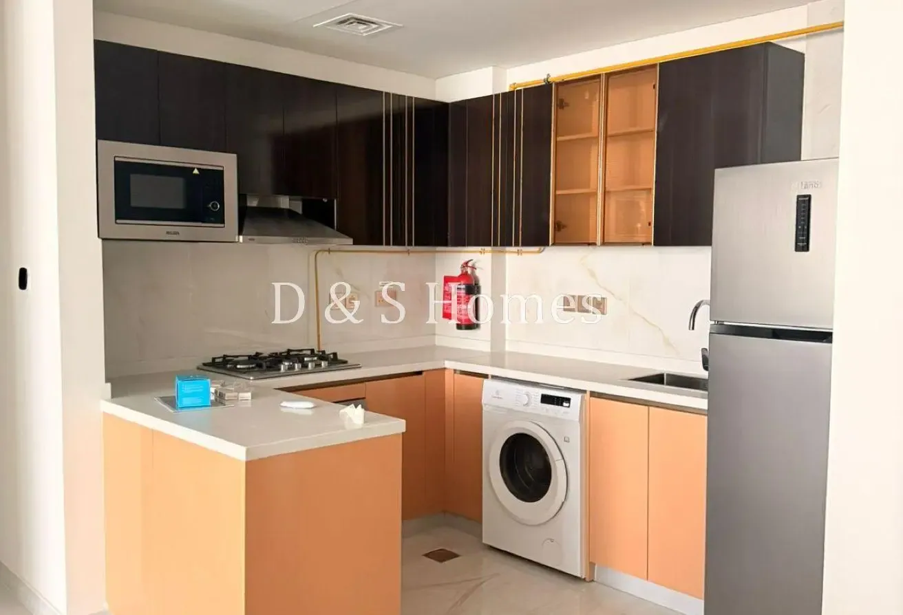 3BHK WITH POOL FULLY FURNISHED NEXT TO METRO