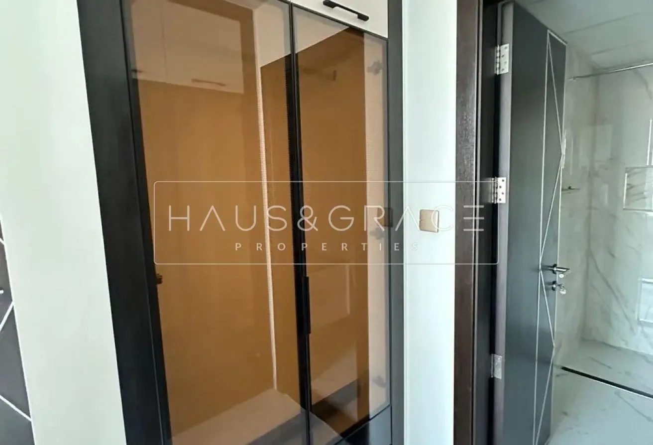 ELEGANT ONE BR WITH STUDY FURNISH MORDERN INTERIOR