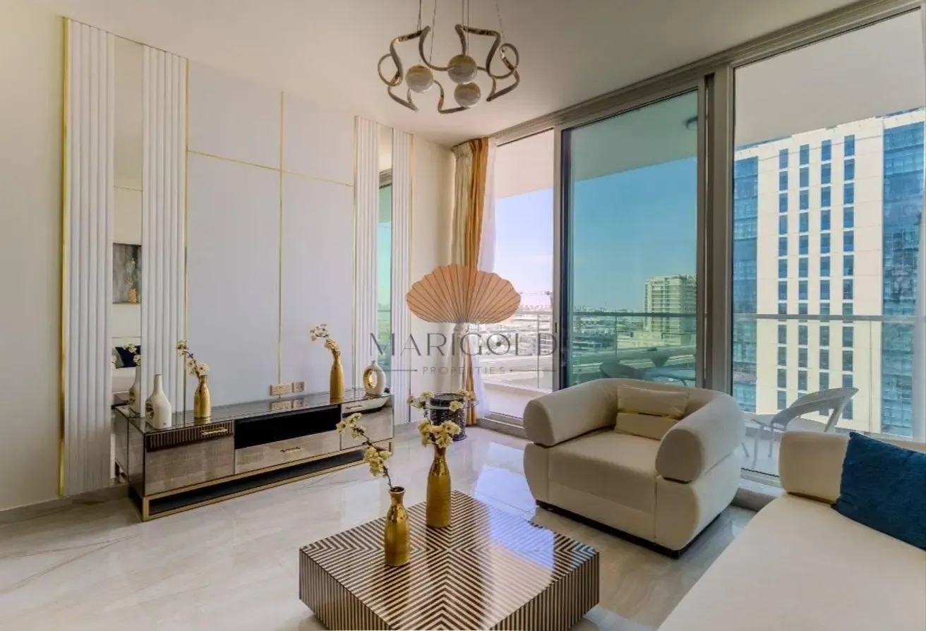 WELL FURNISHED I STUDY I BRIGHT & AIRY