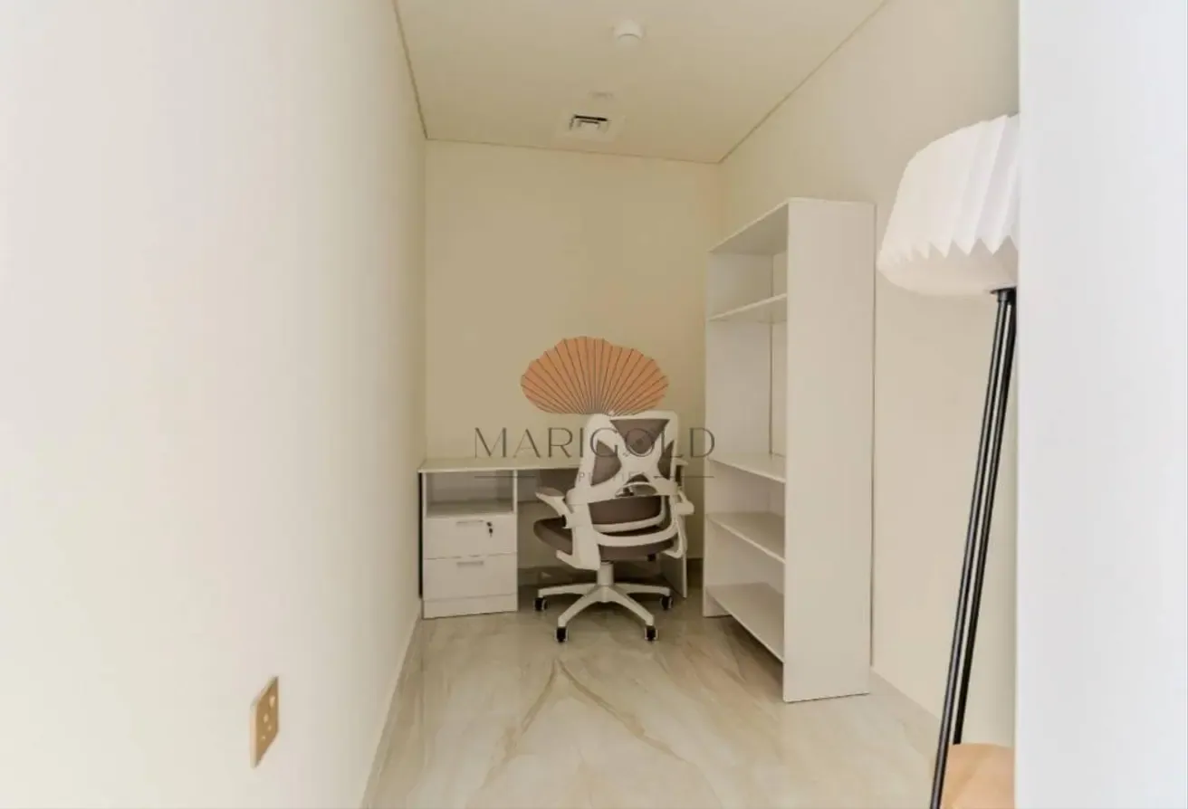 WELL FURNISHED I STUDY I BRIGHT & AIRY