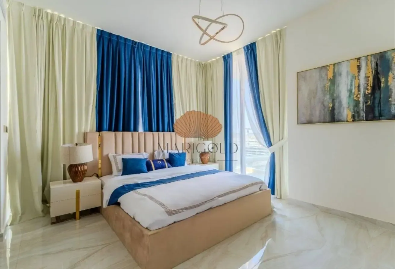 WELL FURNISHED I STUDY I BRIGHT & AIRY
