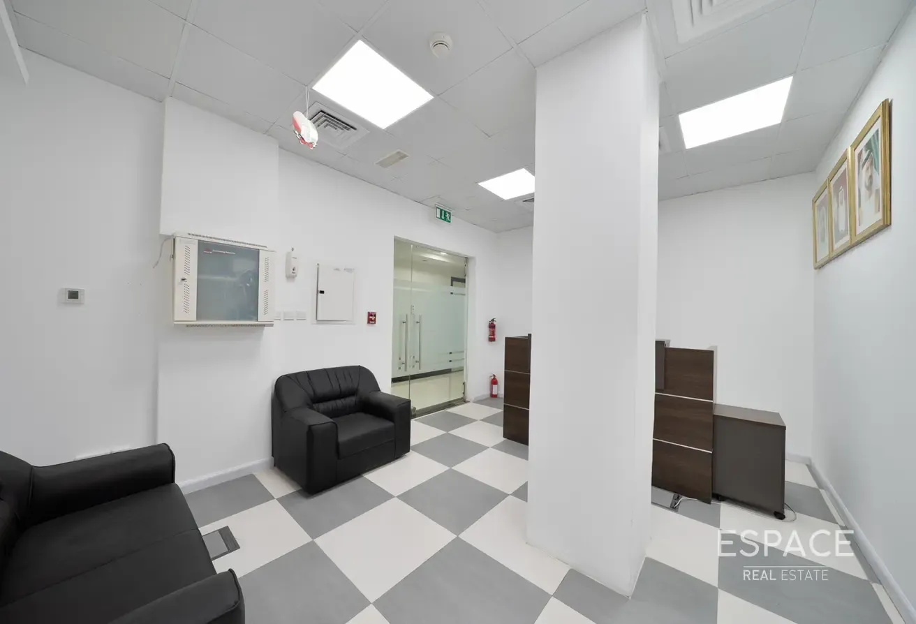 Vacant | Near Metro | High Floor