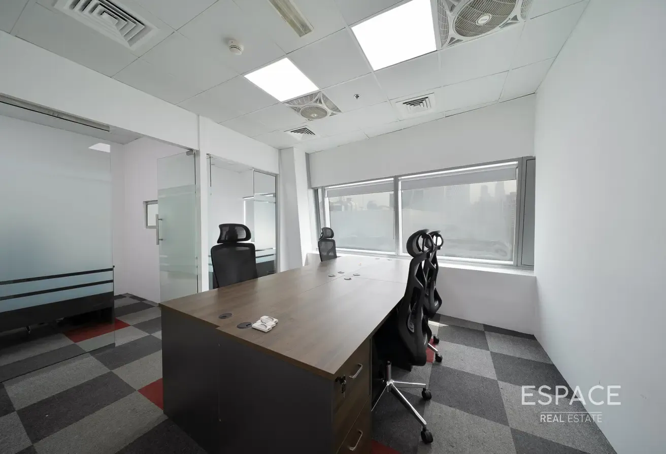 Vacant | Near Metro | High Floor