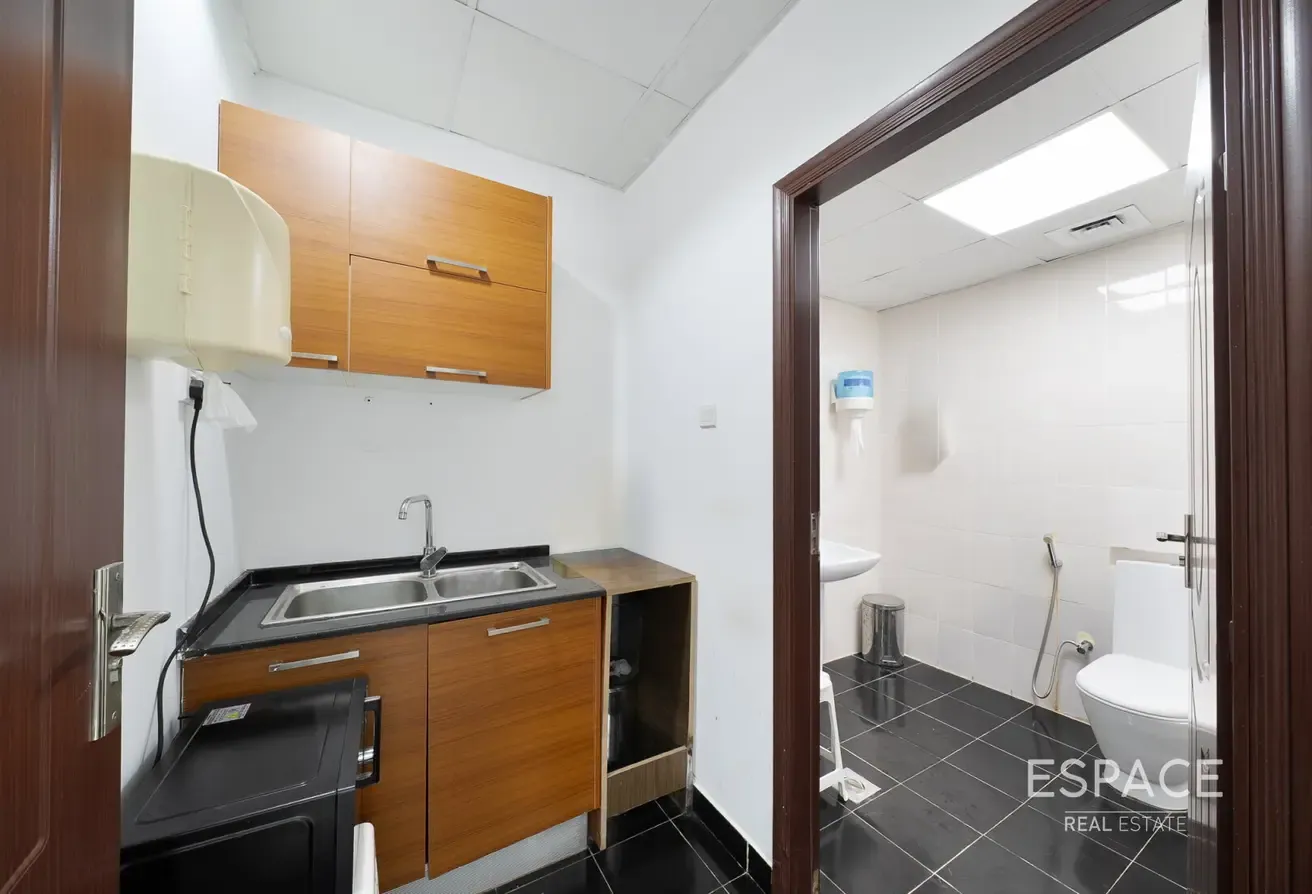 Vacant | Near Metro | High Floor