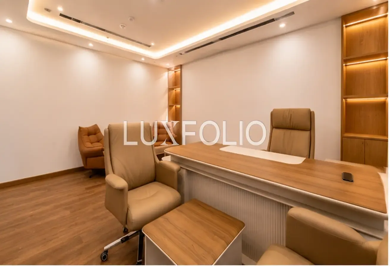 Furnished Office | Vacant | 11 Parkings