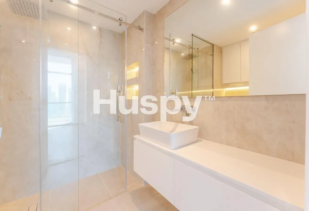 Upgraded | Front And Centre Unit | Marina View
