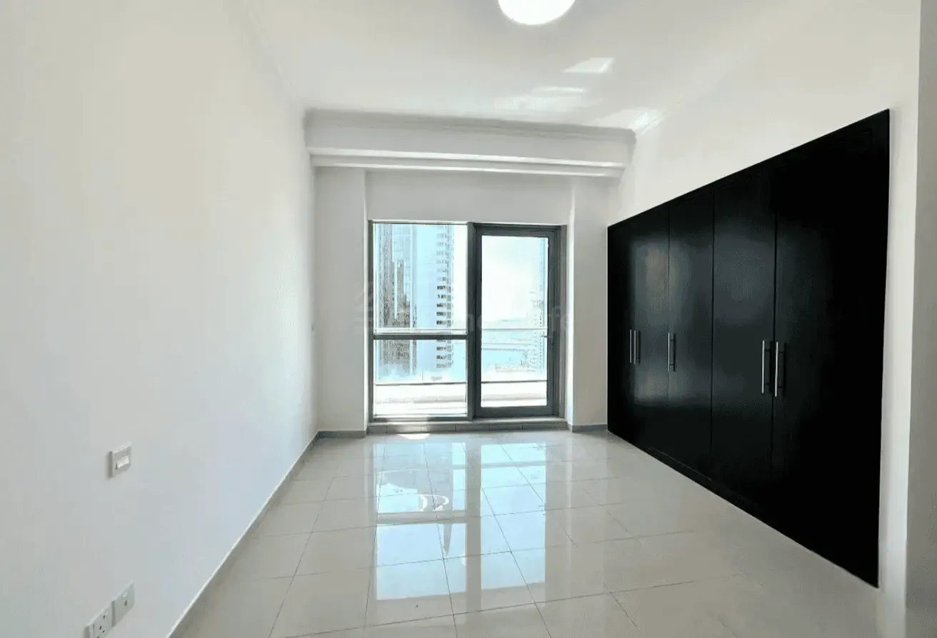 1 BR | Tenanted | Spacious | Skyline View