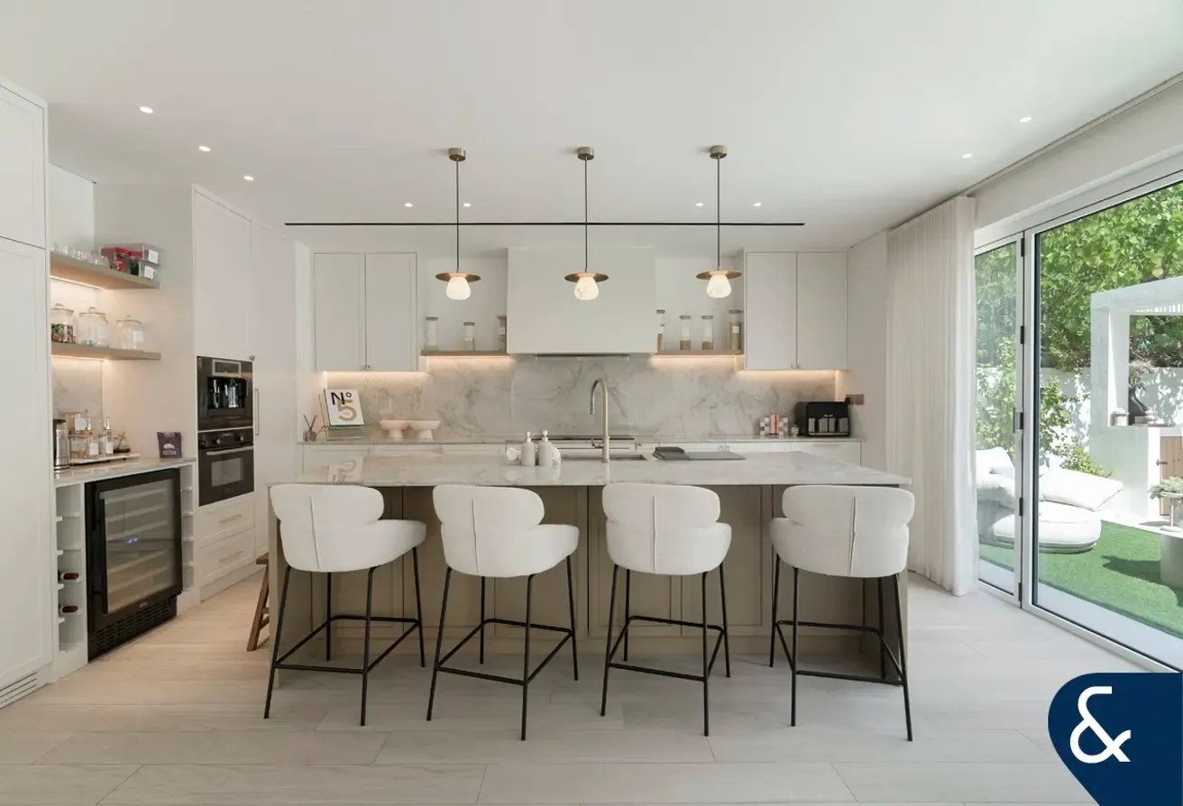 5 Bedrooms | Extended | Luxury Living