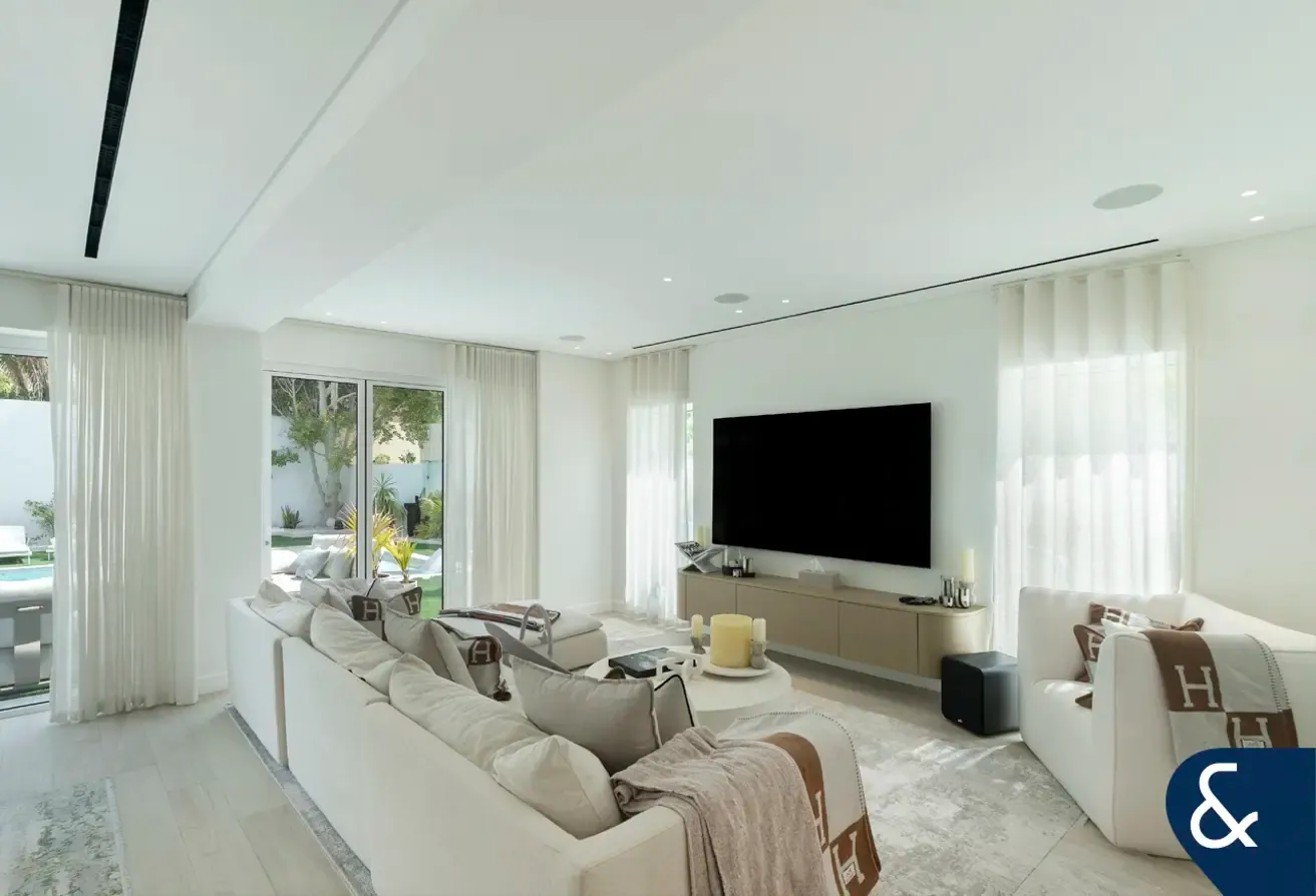 5 Bedrooms | Extended | Luxury Living