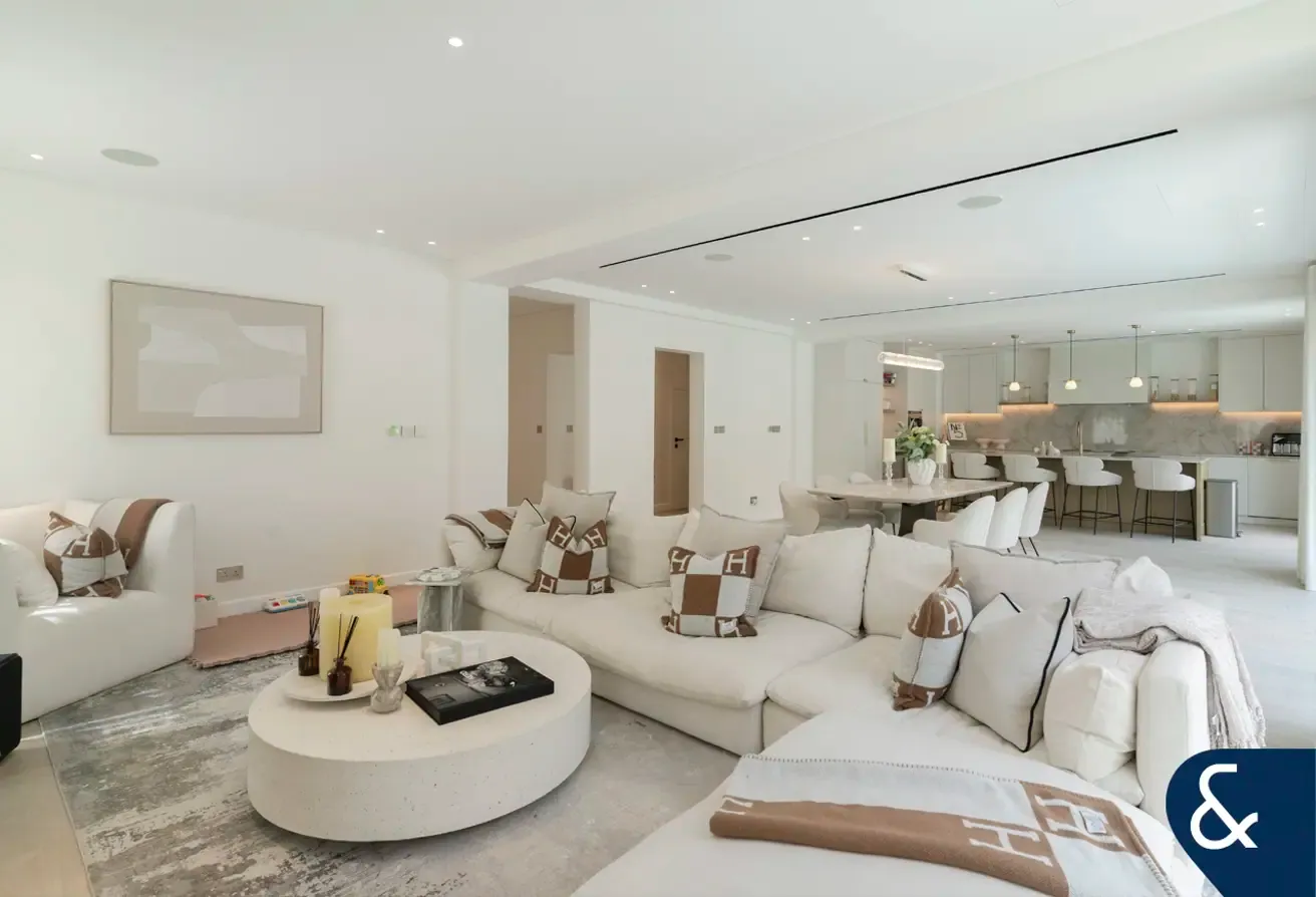 5 Bedrooms | Extended | Luxury Living