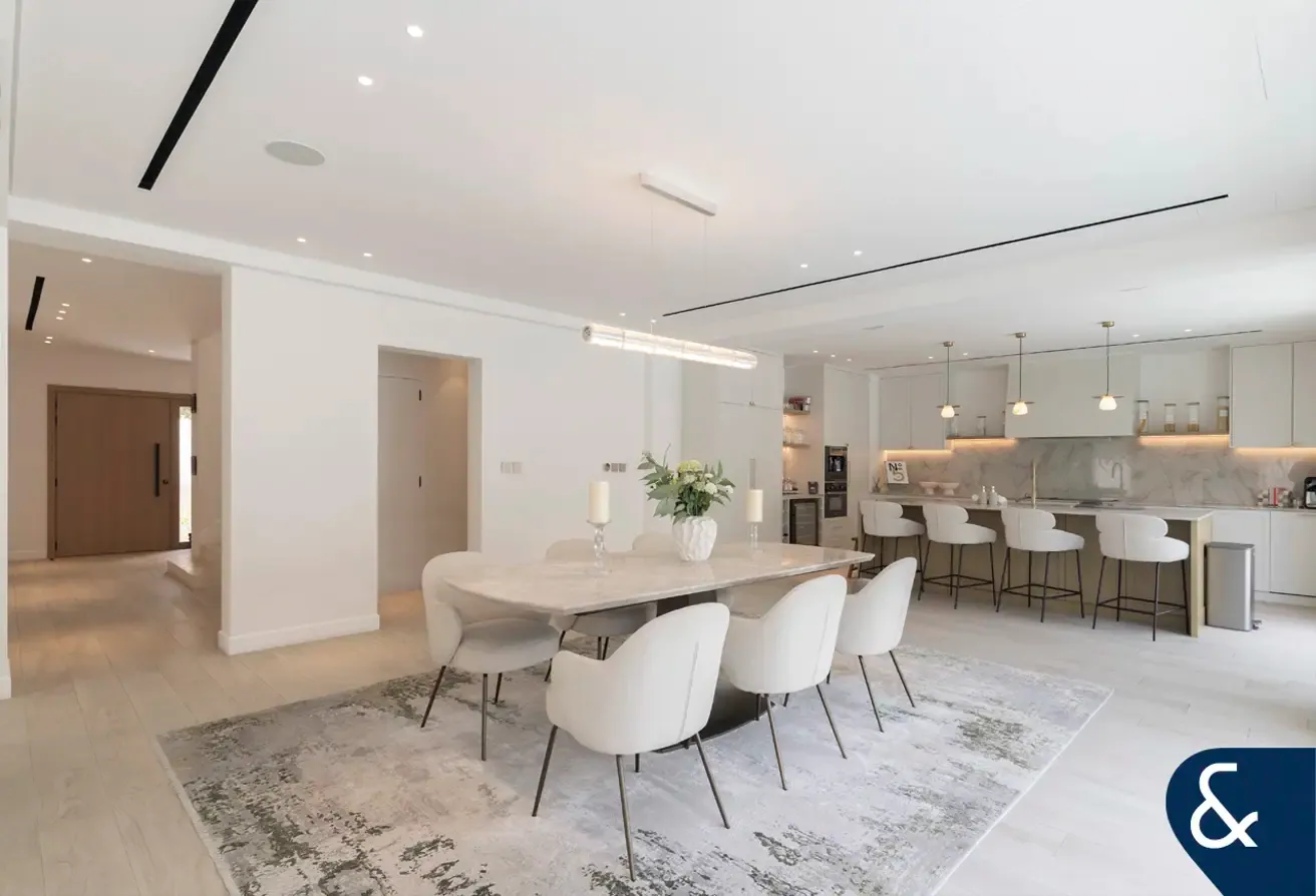 5 Bedrooms | Extended | Luxury Living