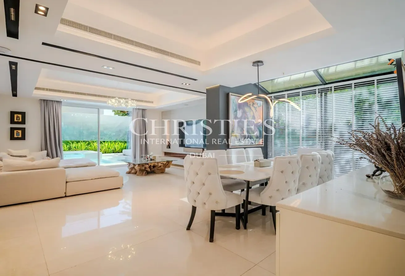 Largest Plot | Spacious 5-Bed Villa | Upgraded