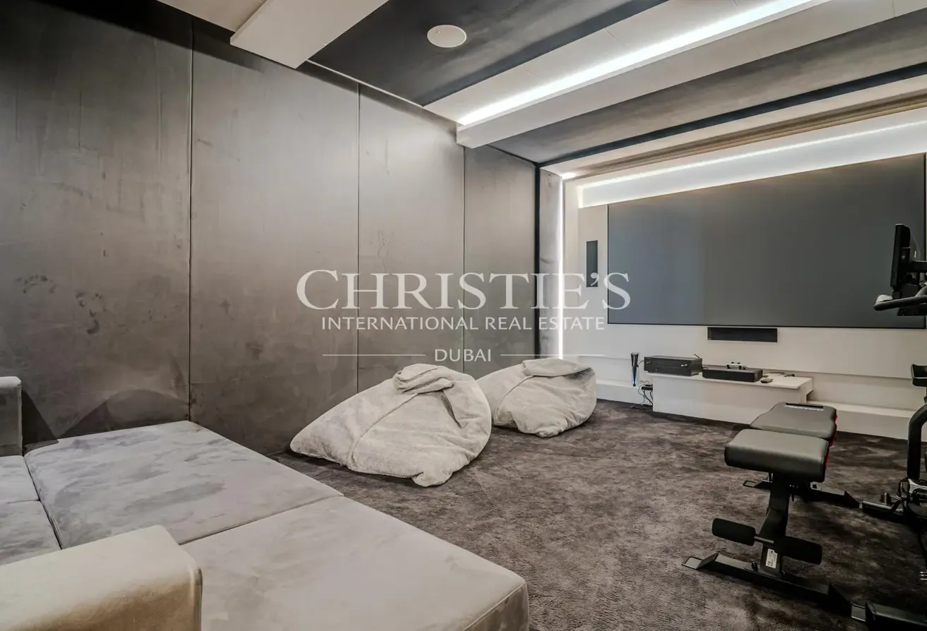 Largest Plot | Spacious 5-Bed Villa | Upgraded