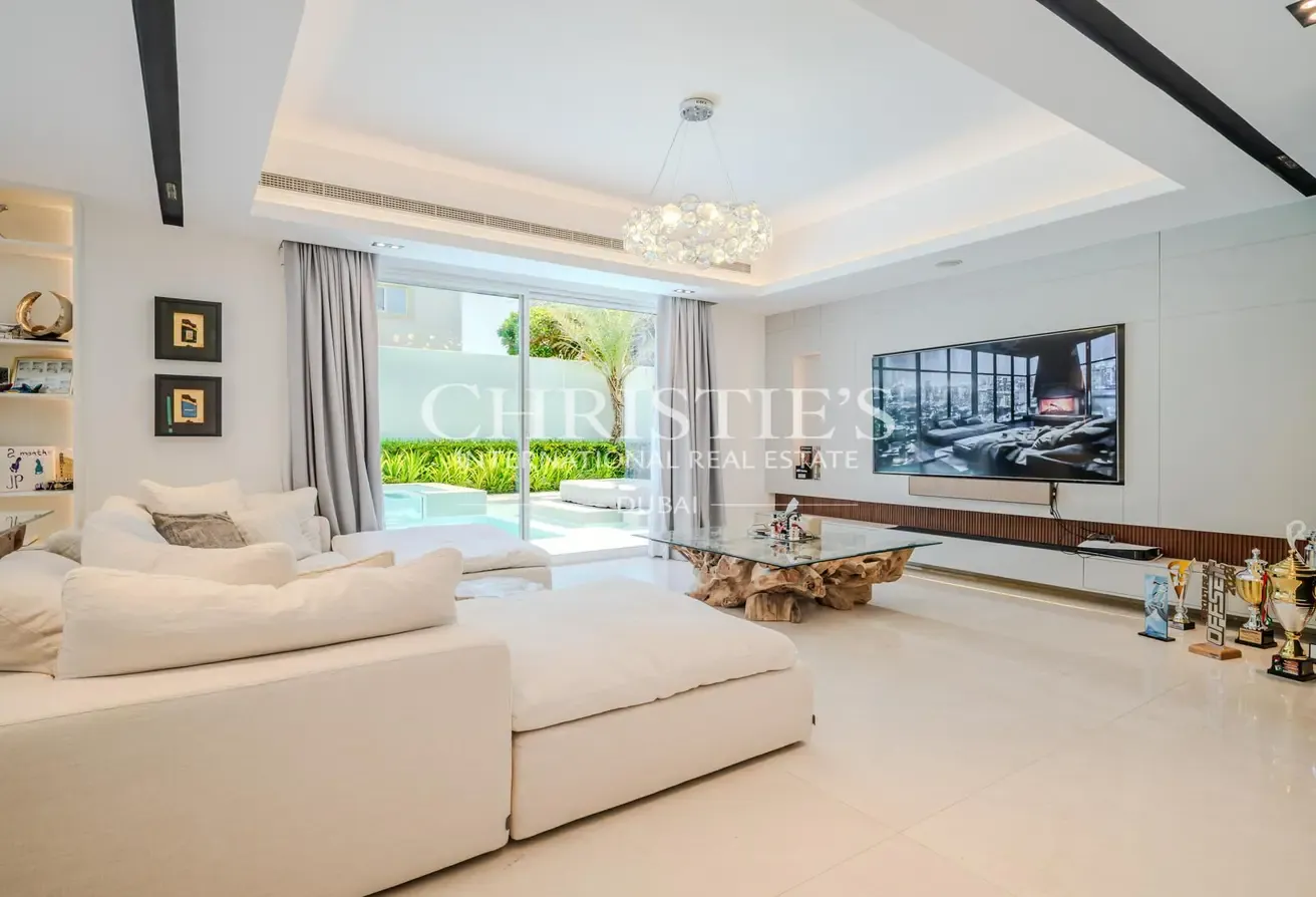 Largest Plot | Spacious 5-Bed Villa | Upgraded