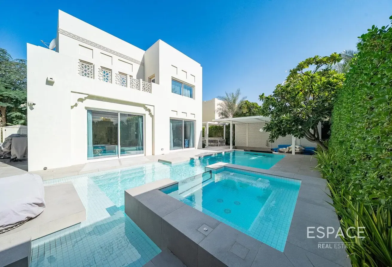 Huge Plot | Turnkey | Private Pool