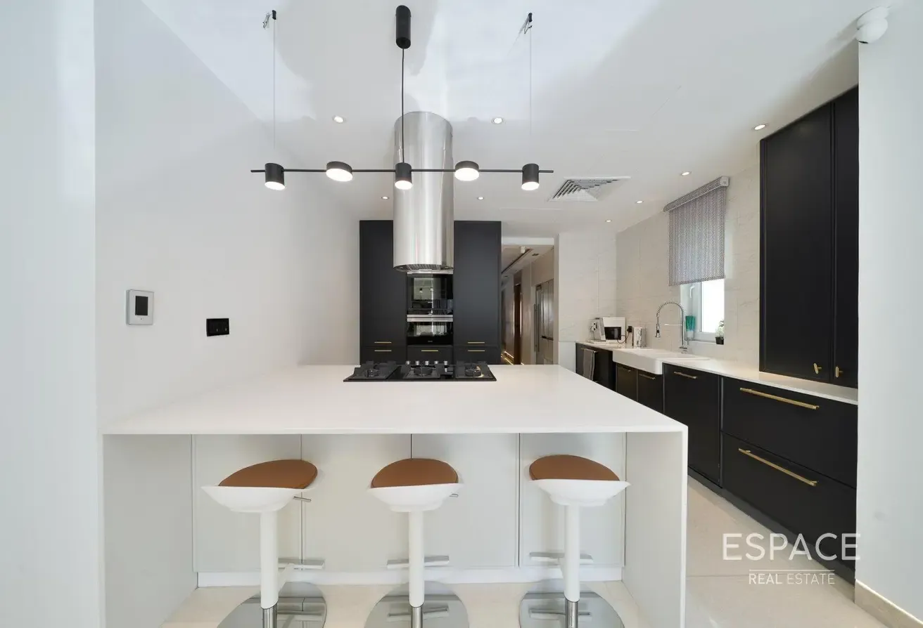 Huge Plot | Turnkey | Private Pool