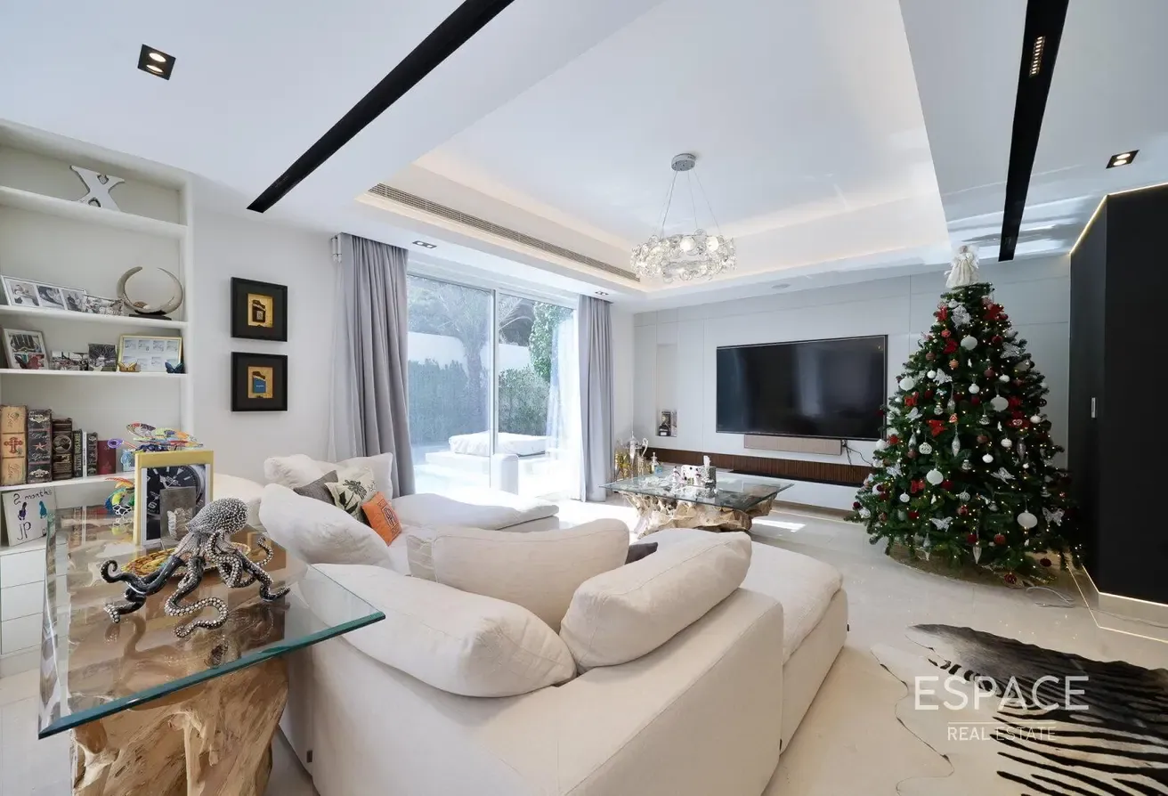 Huge Plot | Turnkey | Private Pool
