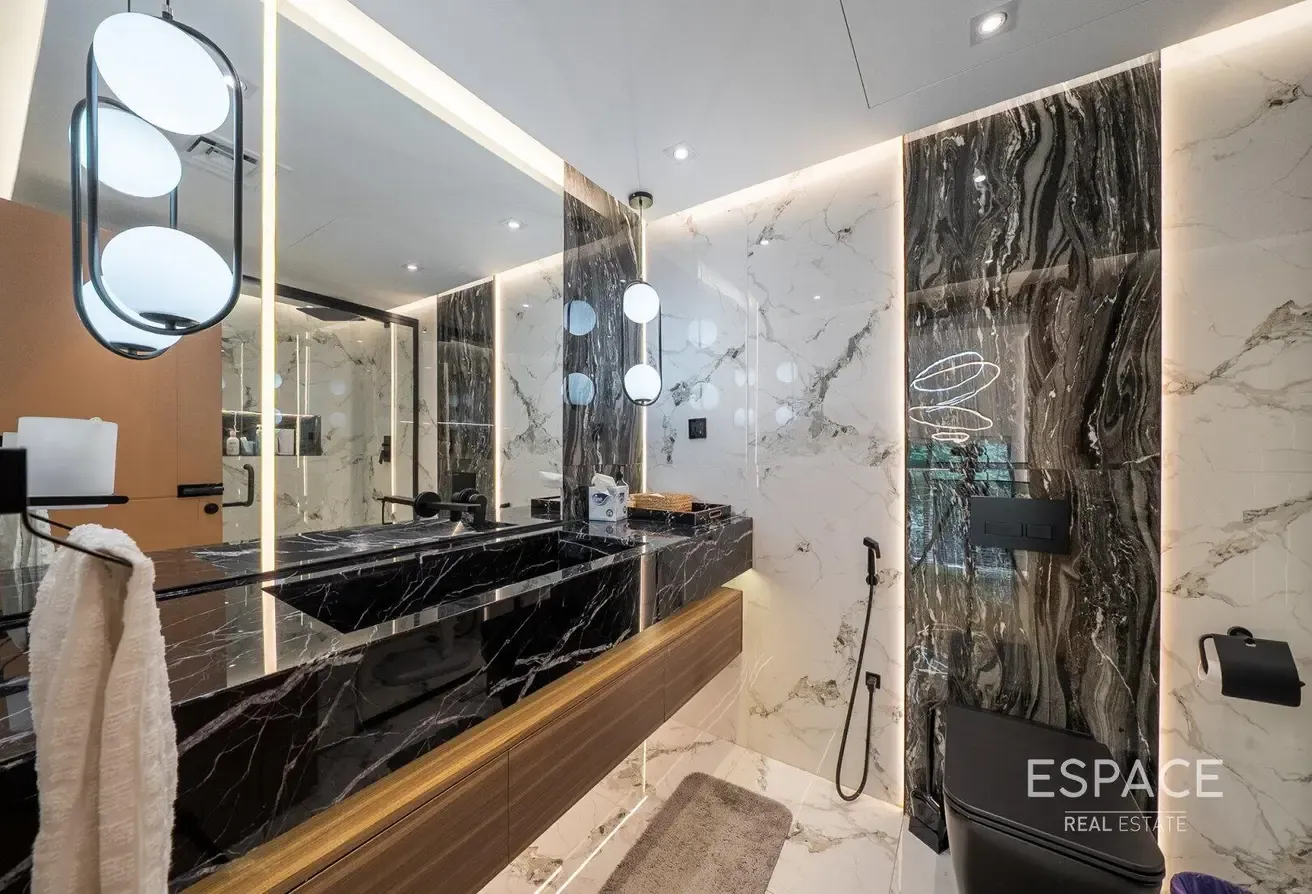 Huge Plot | Turnkey | Private Pool
