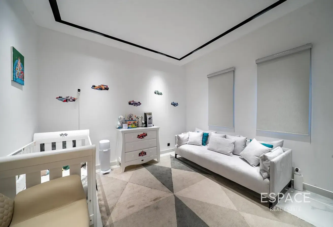Huge Plot | Turnkey | Private Pool
