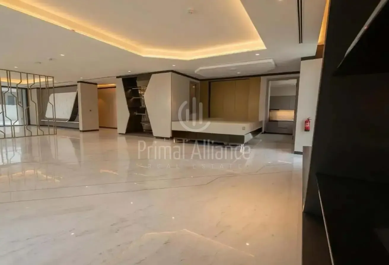 Golf Course | Vacant | Luxurious 6BR