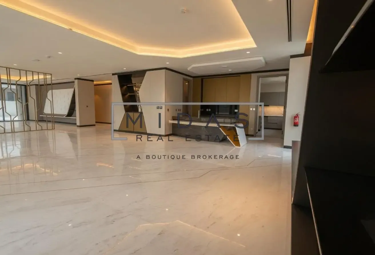 On the Golf Course | Trophy Asset Villa