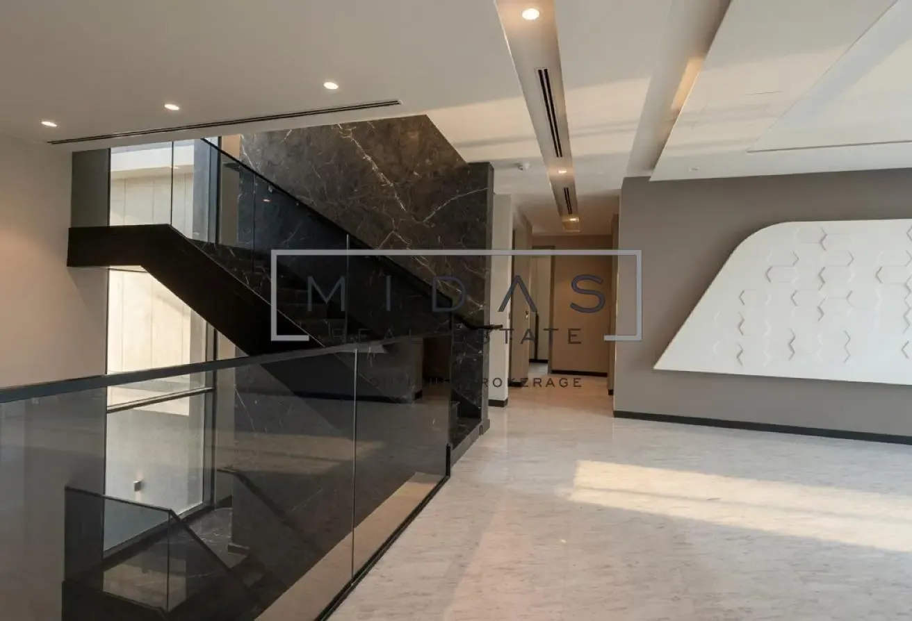 On the Golf Course | Trophy Asset Villa