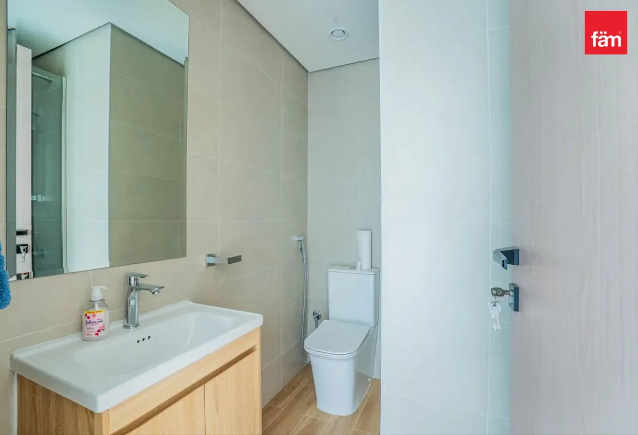 2  Bedrooms | Maid Room | 2 Parkings