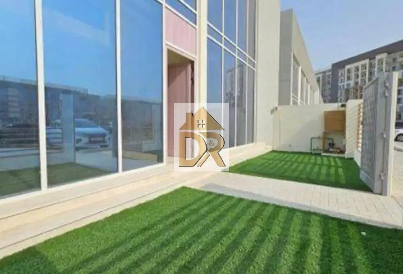 Near to Amenities | Vacant | Prime Location