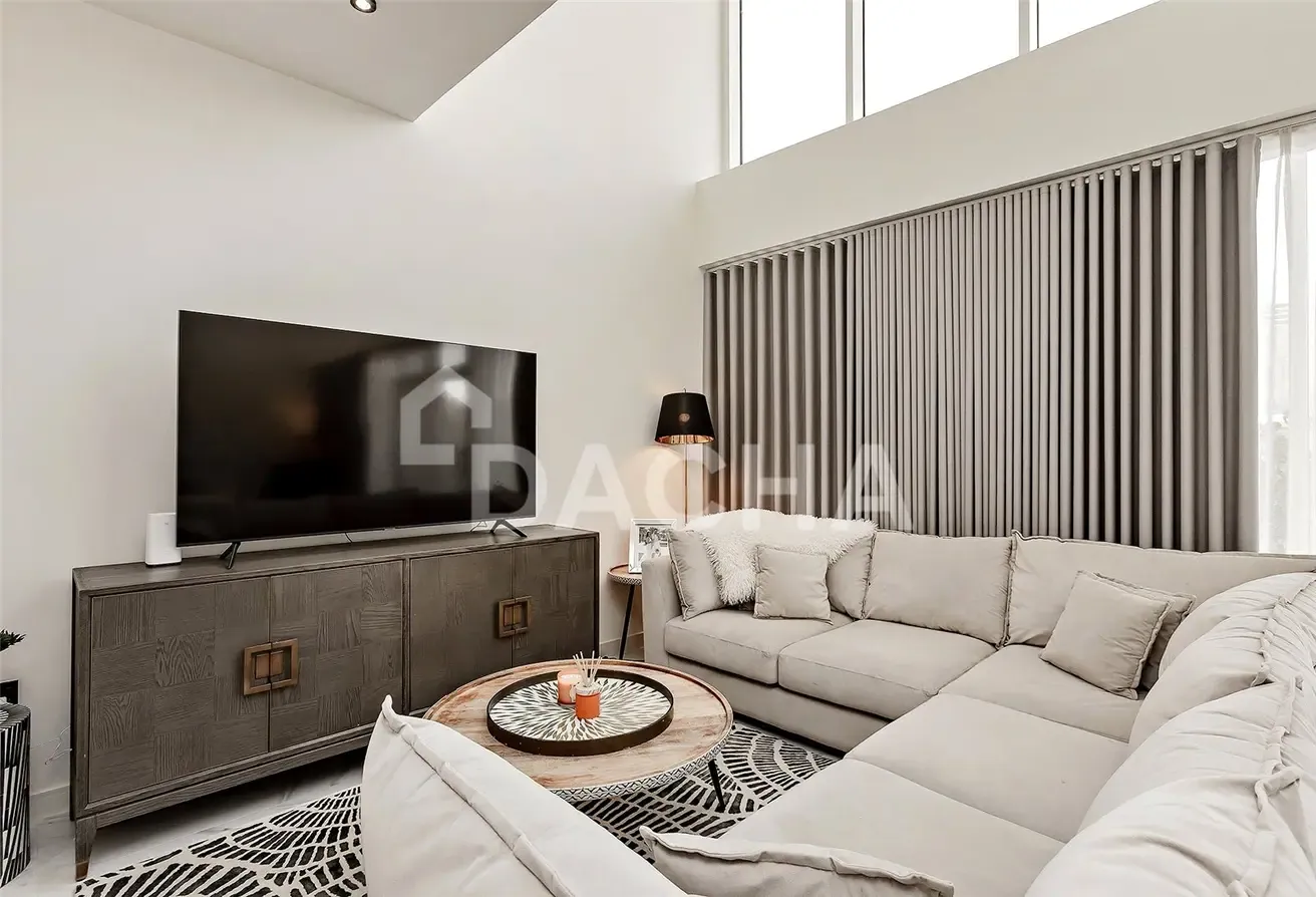 Corner Unit | Closed Kitchen | Fully Upgraded