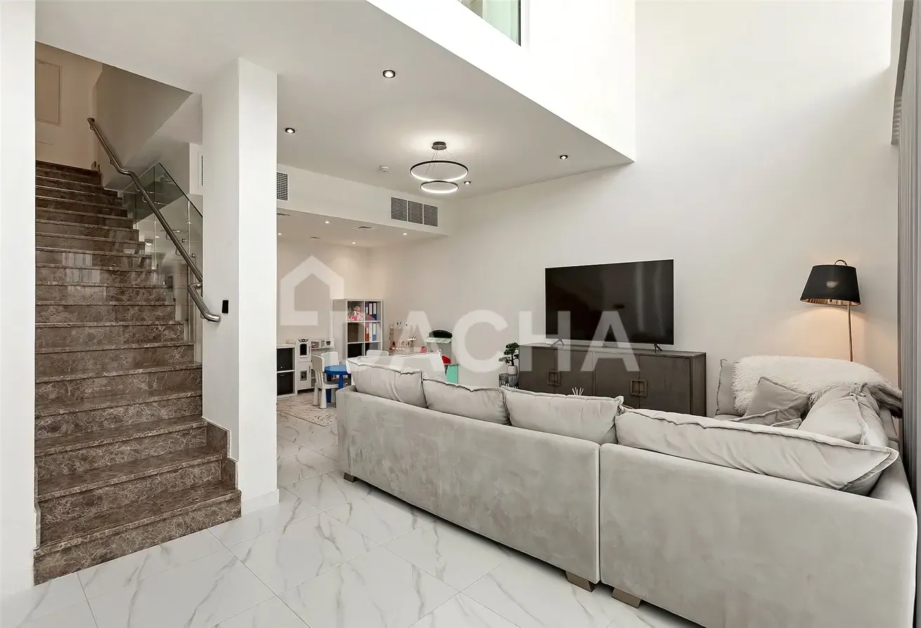 Corner Unit | Closed Kitchen | Fully Upgraded