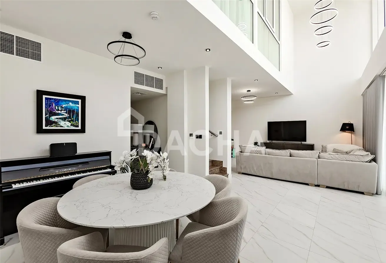 Corner Unit | Closed Kitchen | Fully Upgraded