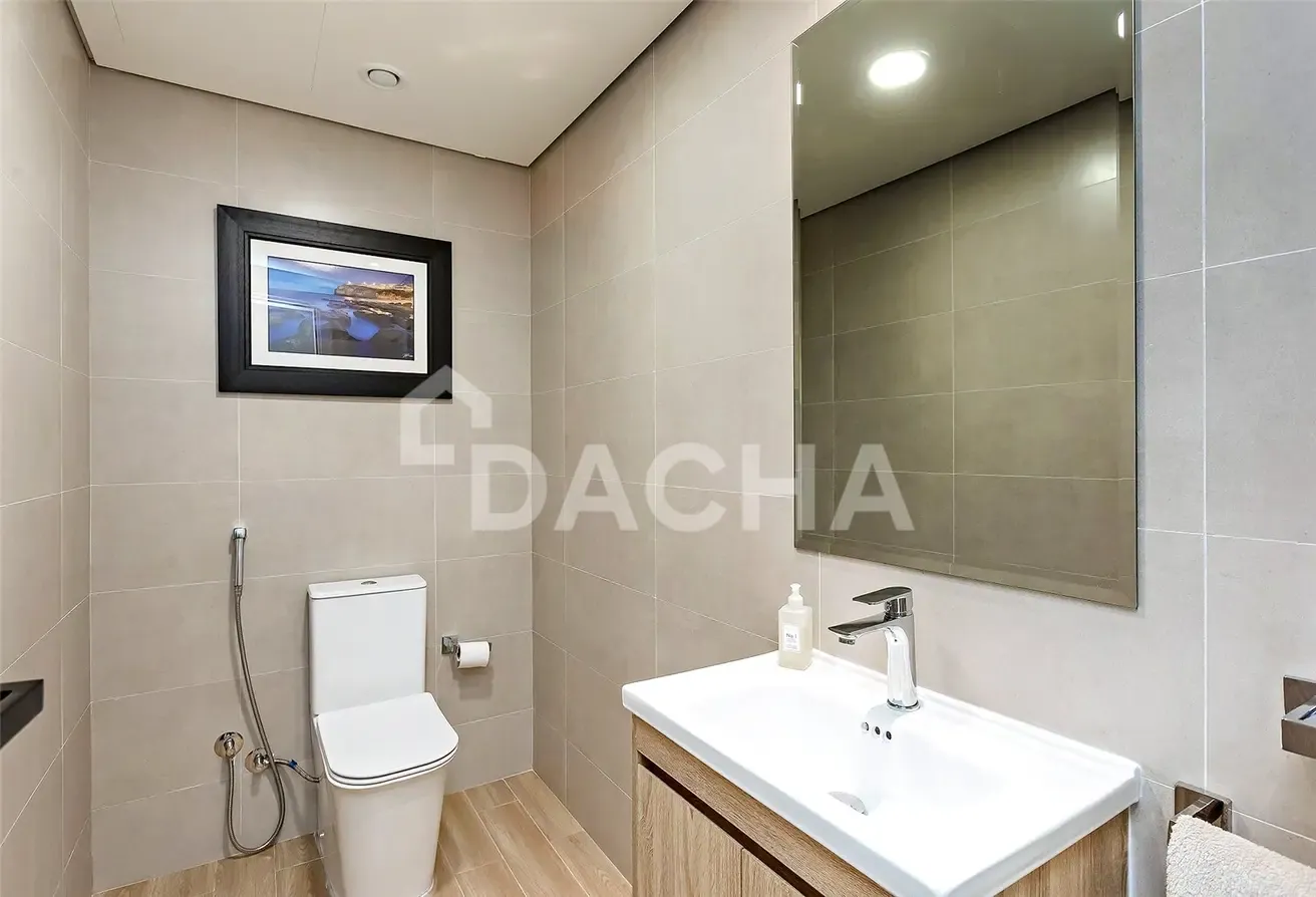 Corner Unit | Closed Kitchen | Fully Upgraded