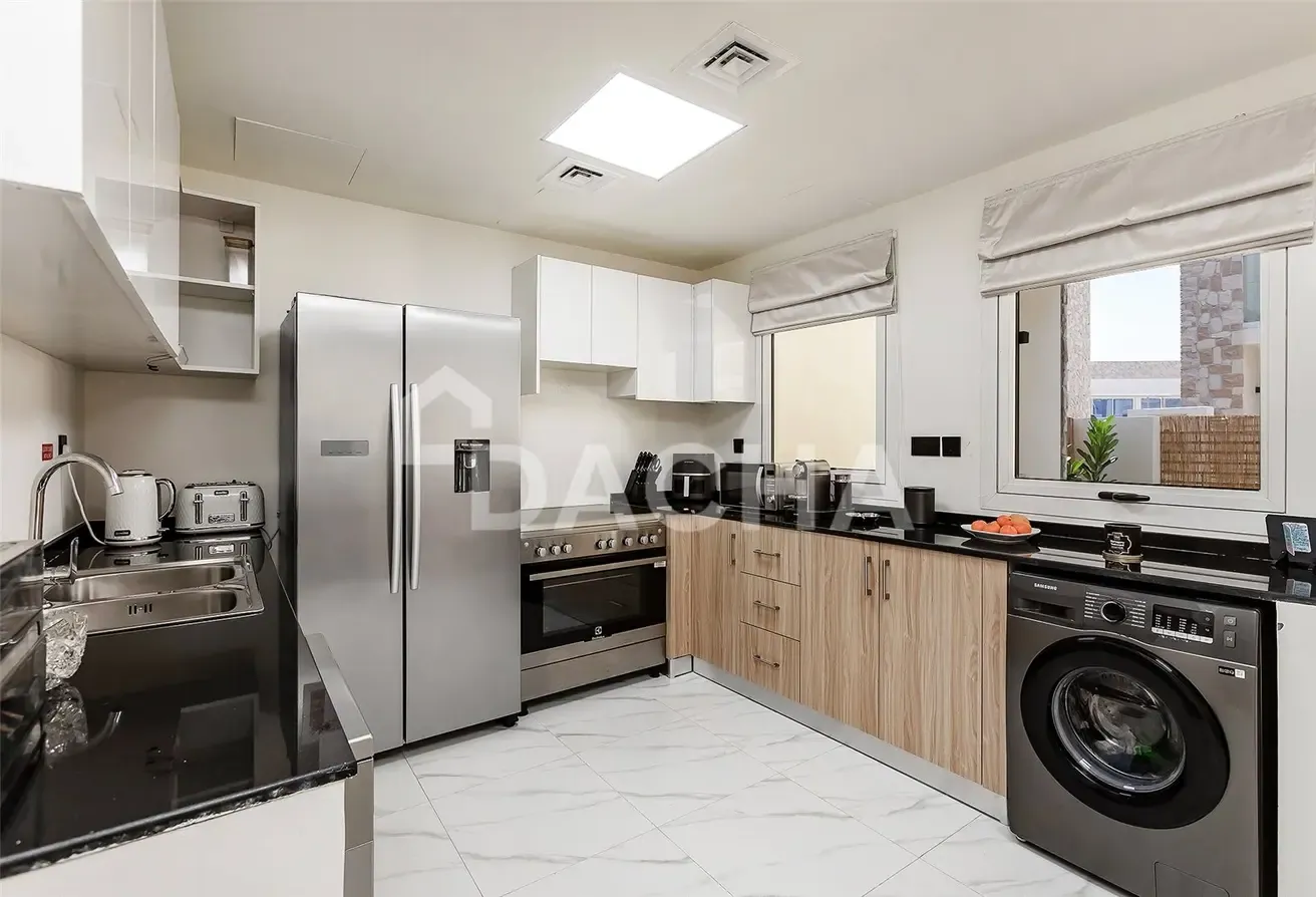 Corner Unit | Closed Kitchen | Fully Upgraded