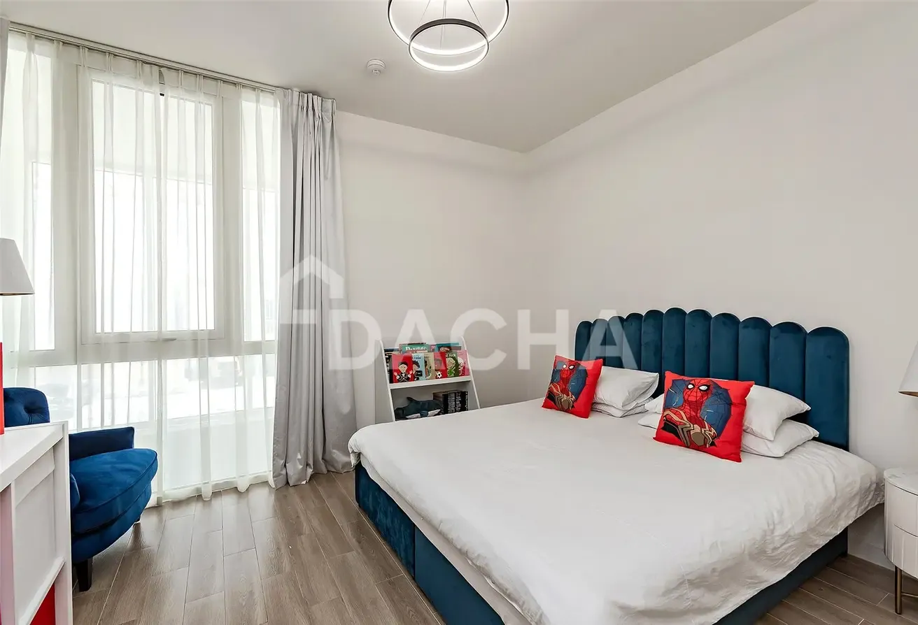 Corner Unit | Closed Kitchen | Fully Upgraded