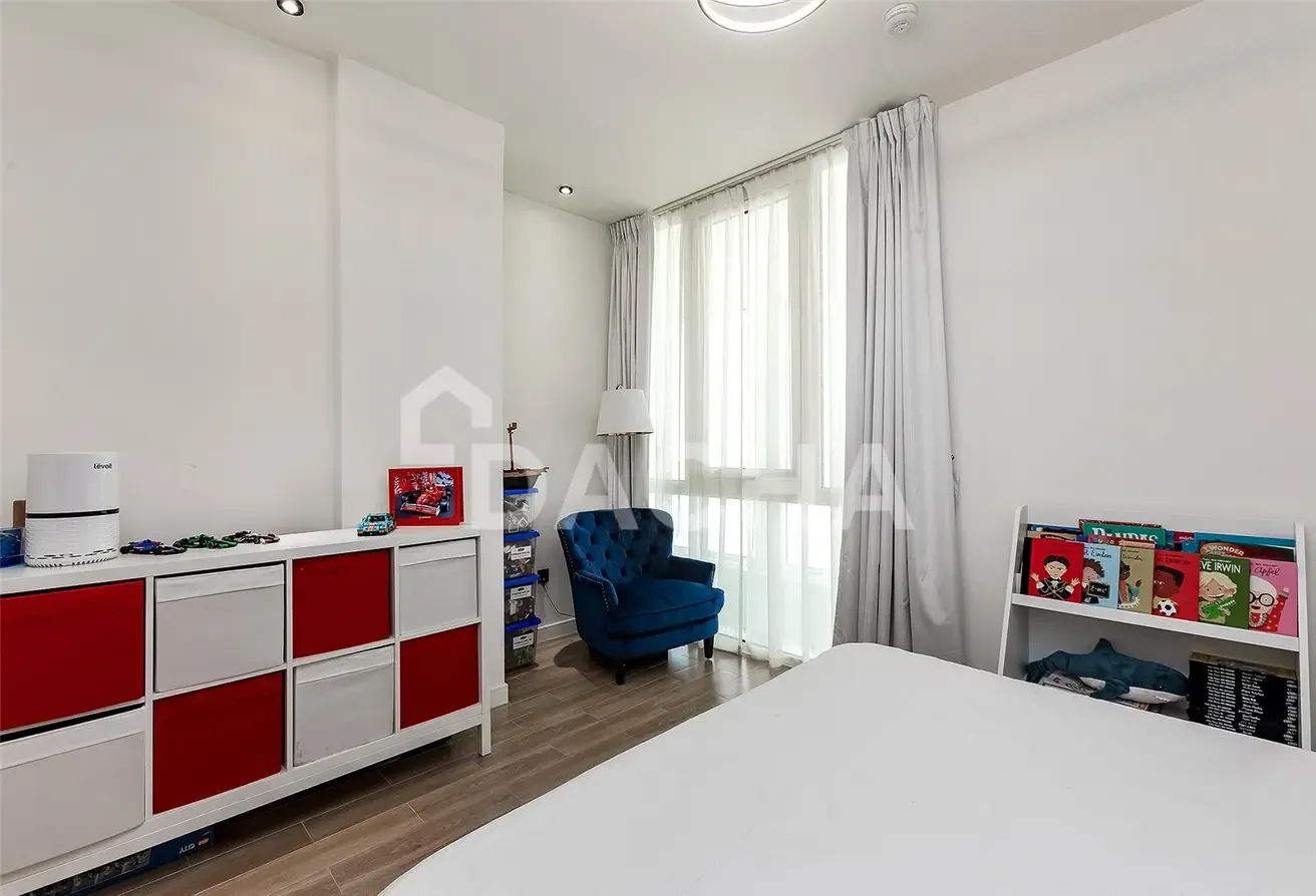 Corner Unit | Closed Kitchen | Fully Upgraded