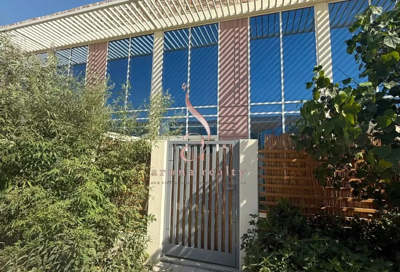 Very Rare Townhouse | Near Park | Real Deal
