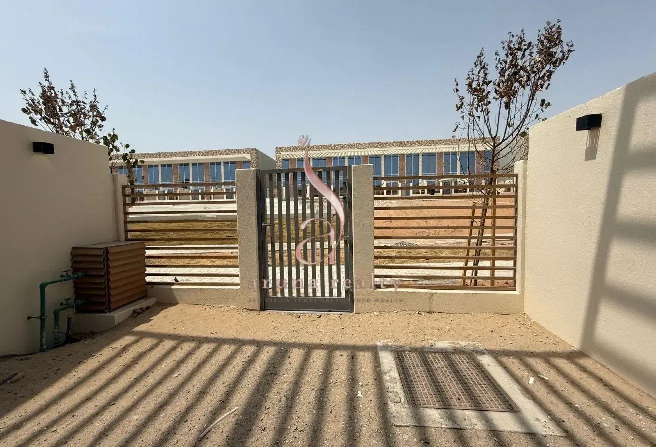 Very Rare Townhouse | Near Park | Real Deal