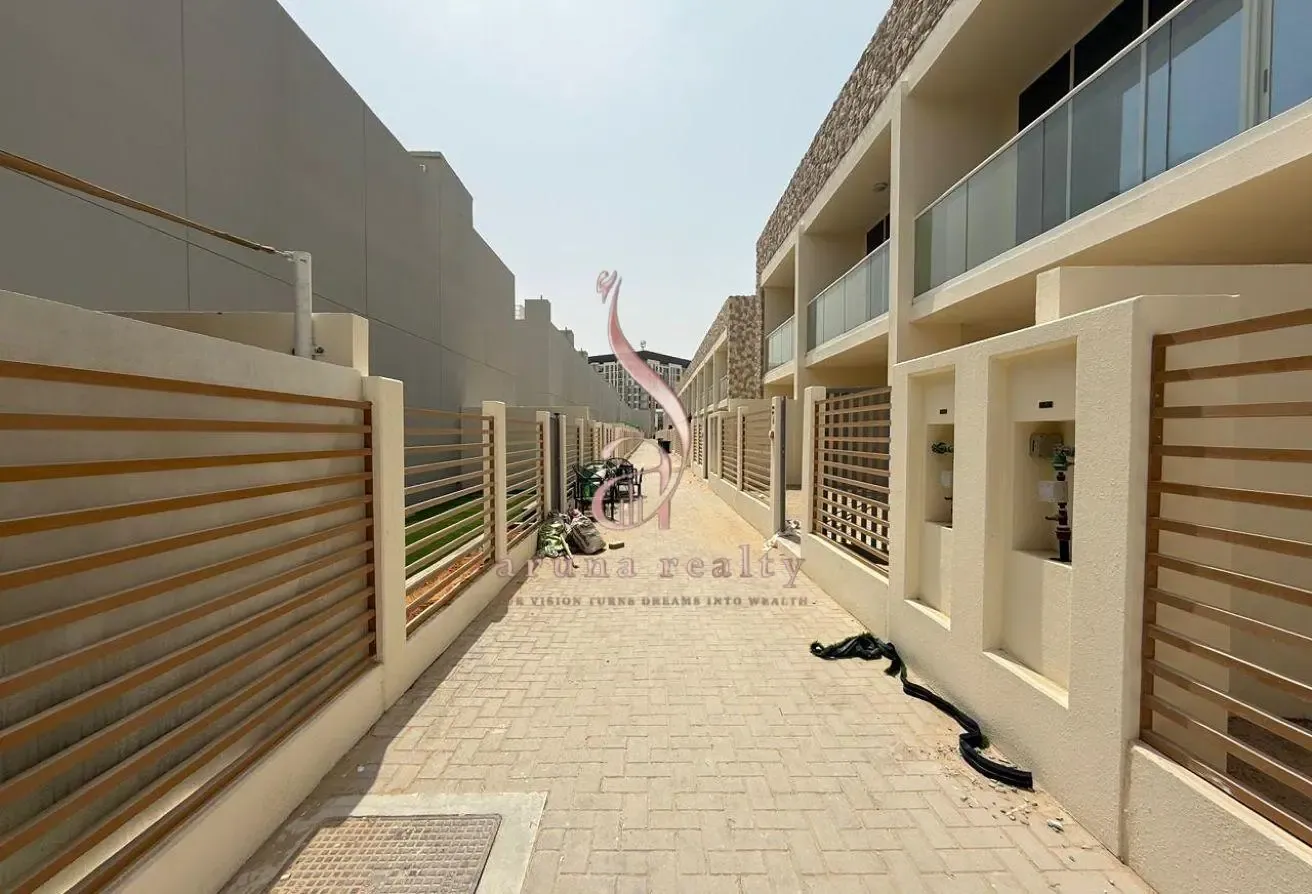 Very Rare Townhouse | Near Park | Real Deal