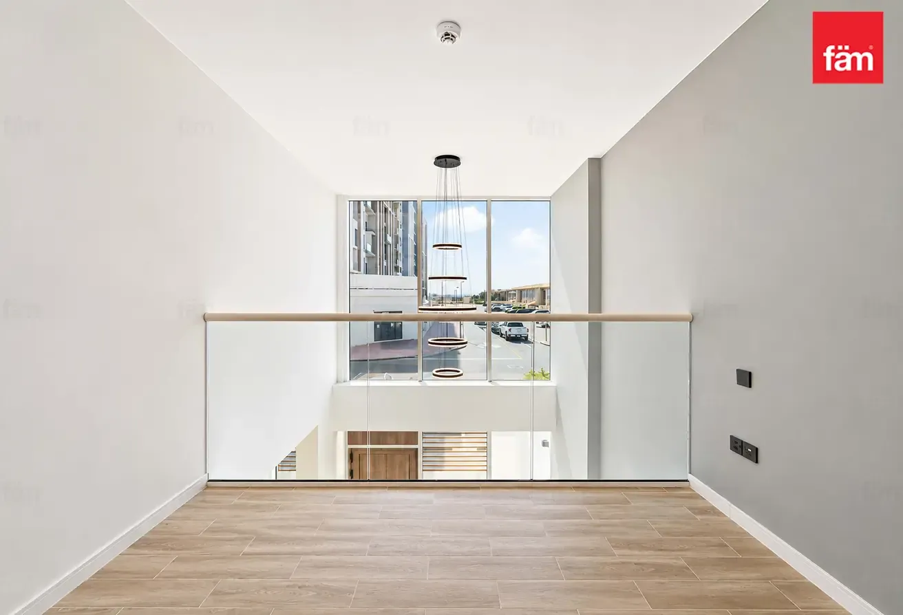 Vacant | Price Location| New | M+Study | Bright