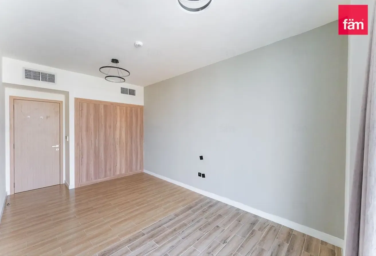 Corner Unit | Large Layout | Closed Loft
