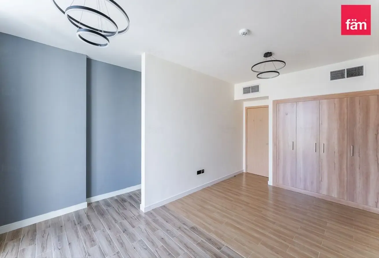 Corner Unit | Large Layout | Closed Loft